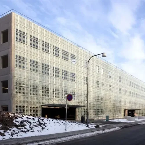 En klodset facade fra Glaspartner